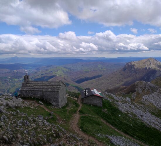 viaje aizkorri trekking senderismo IMG_20250418_142909 viaje aizkorri trekking senderismo